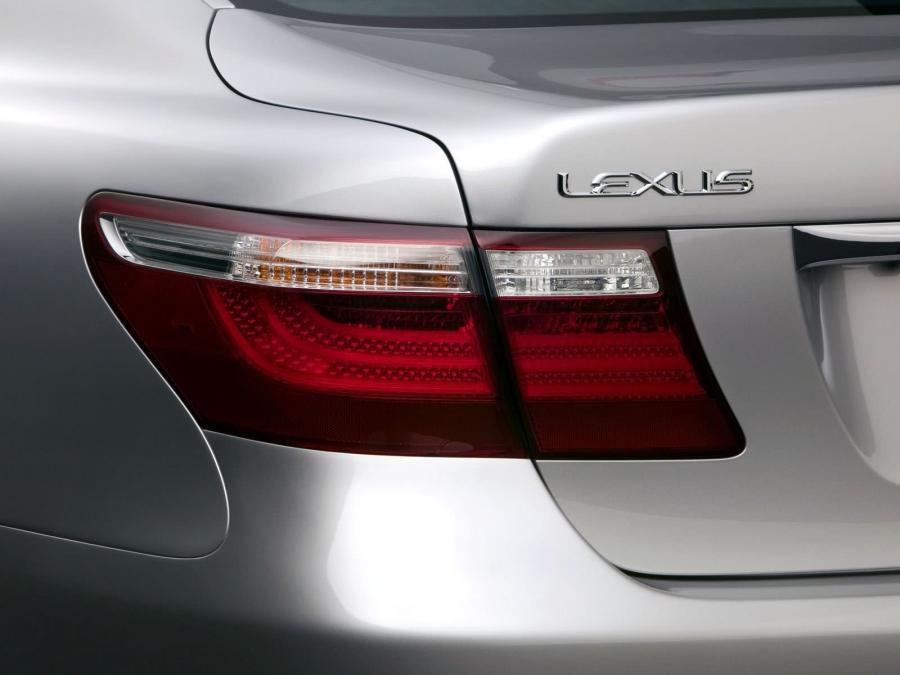  Lexus LS460 L 2007 года  (фото 12 из 22)